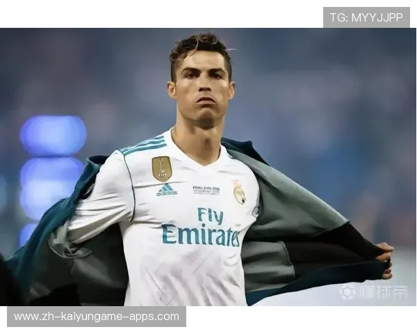 C罗旧照片被扒出惊人细节，粉丝连夜收藏