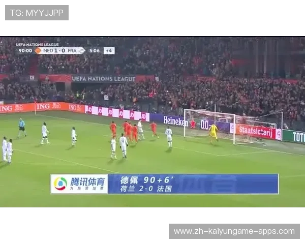 任意球绕过人墙，锁定胜局，成为赛场标志性瞬间